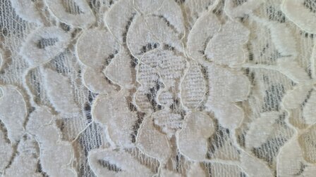 Lace Deluxe Off White