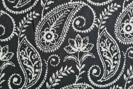 Knitted Jacquard Paisley Black