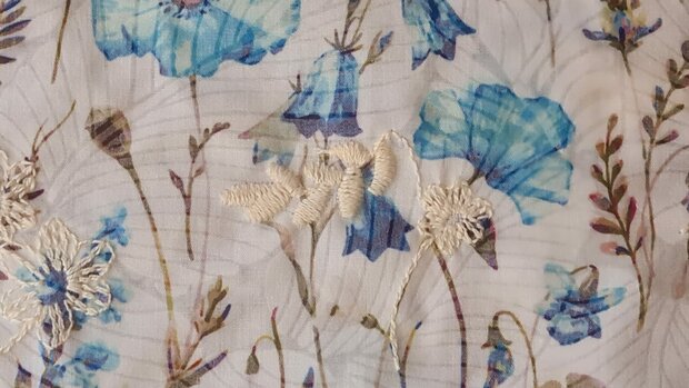 Cotton Broderie Burned White/Blue