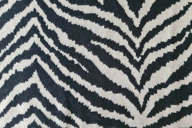 Knitted Punta Jacquard Zebra
