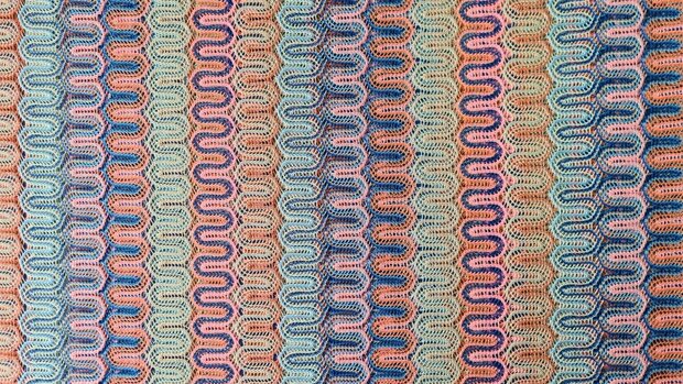 Knitted Zig Zag Shiny Coral