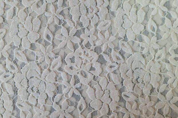 Lace Deluxe Off White