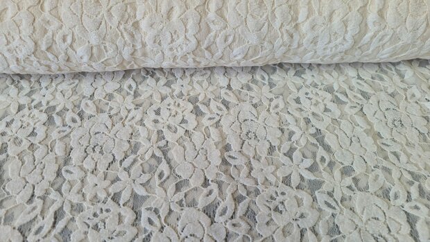 Lace Deluxe Off White