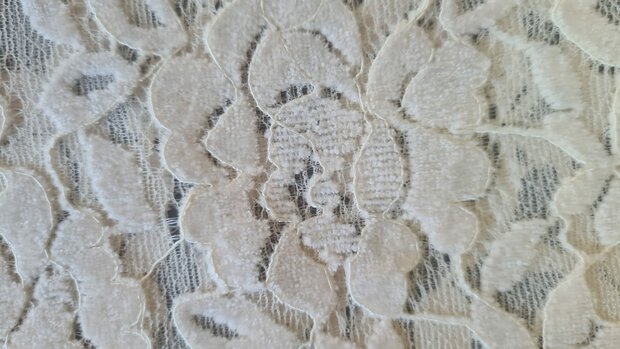 Lace Deluxe Off White