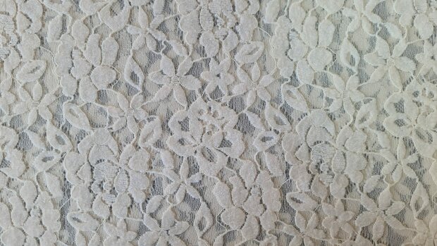 Lace Deluxe Off White