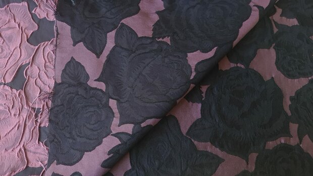 Jacquard Roses Wine Red
